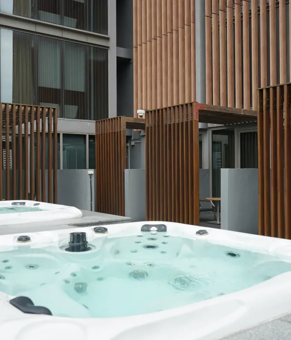 Club Cabana, Whirlpool