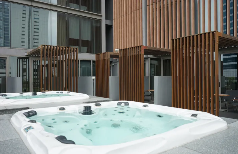 Club Cabana, Whirlpool